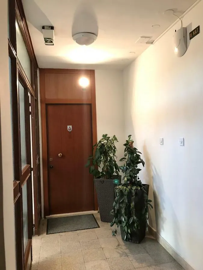 M&R Apartment Split