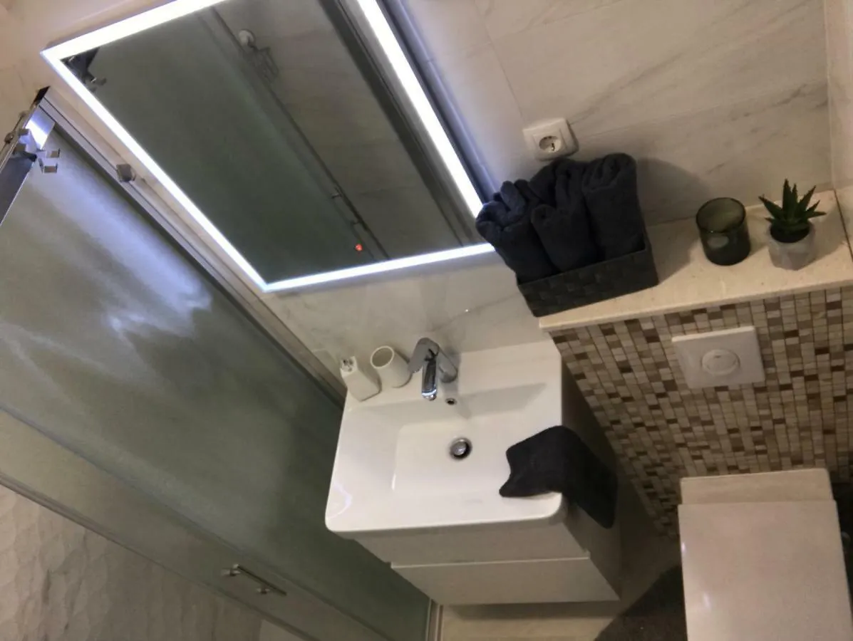 M&R Apartment Split