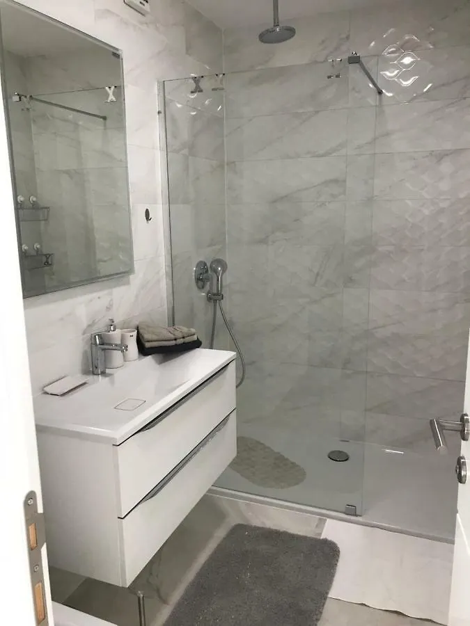 M&R Apartment Split
