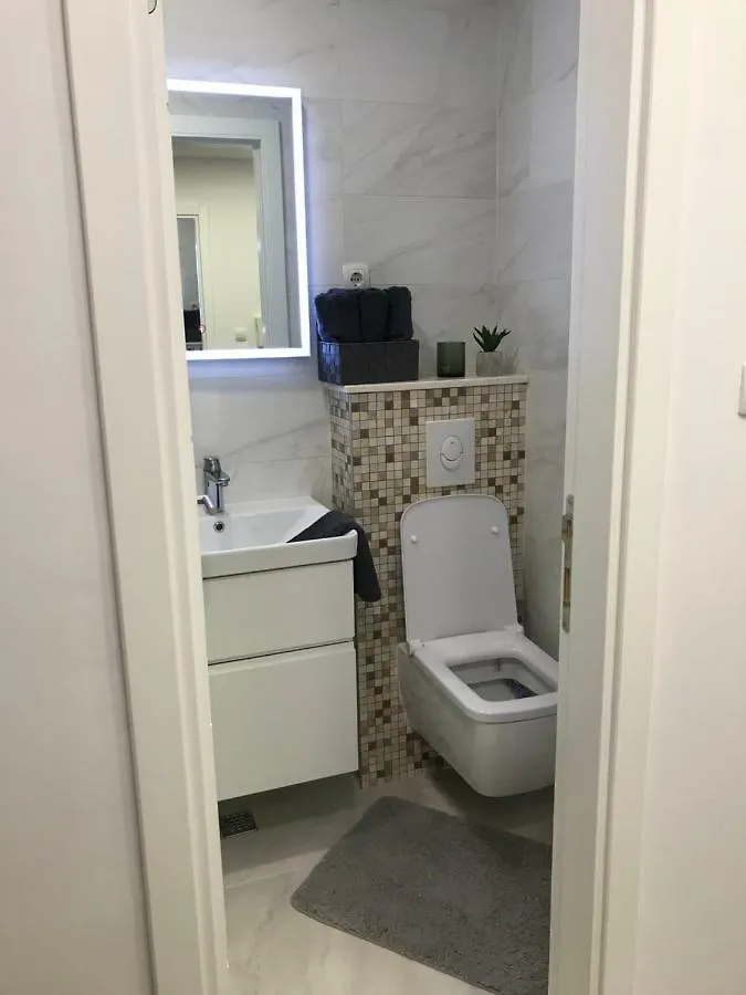 M&R Apartment Split