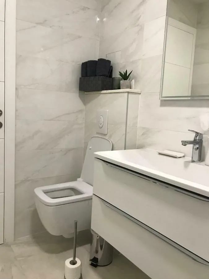 M&R Apartment Split
