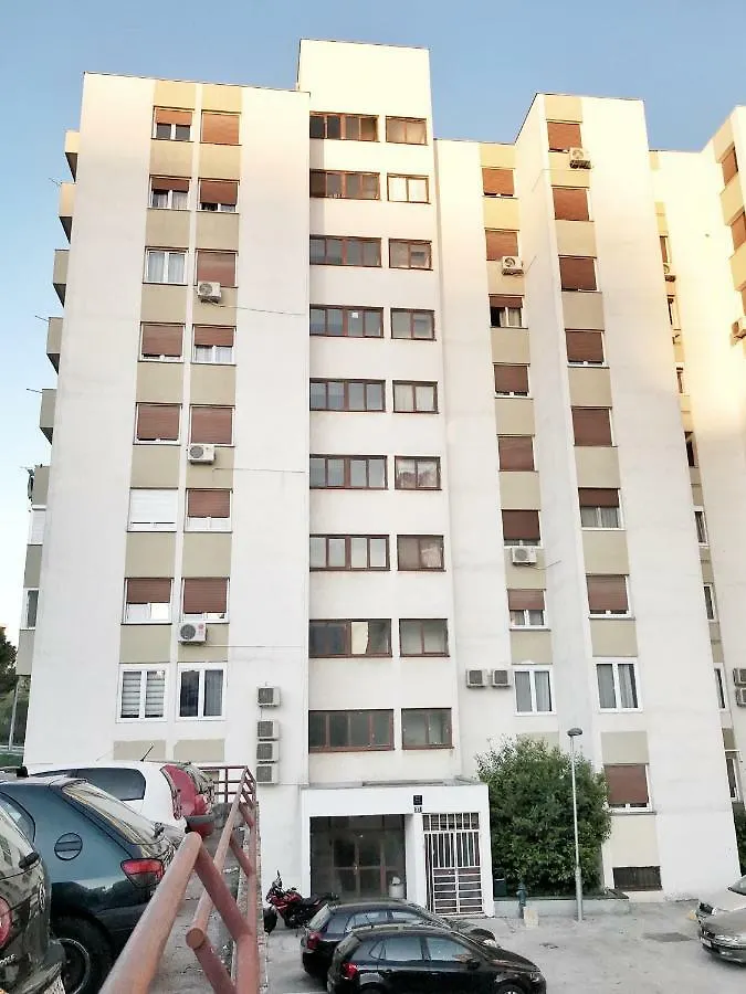 M&R Apartment Split